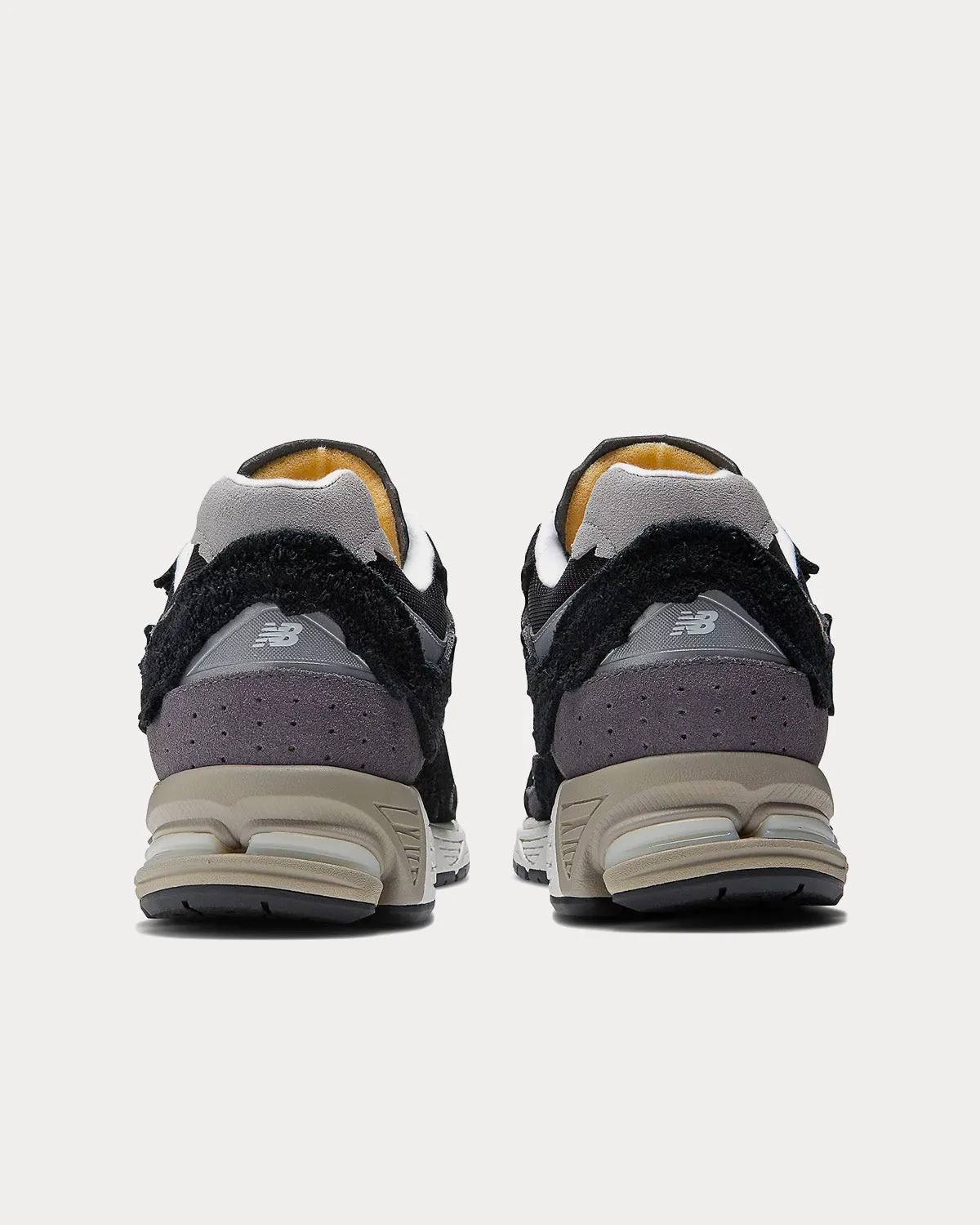 2002rd Black / Concrete / Silver Metallic Low Top Sneakers