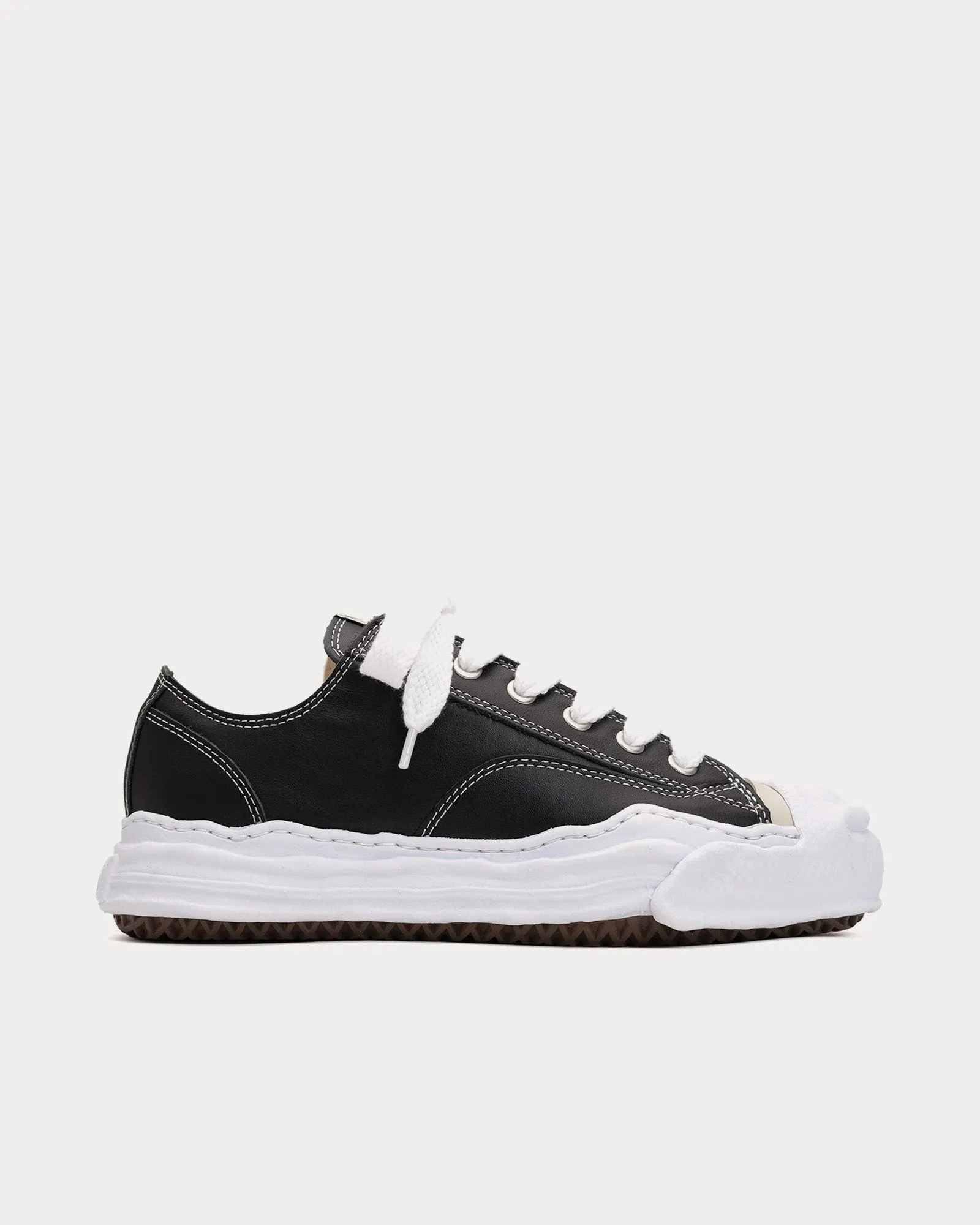 Hank OG Sole Leather Black / White Low Top Sneakers